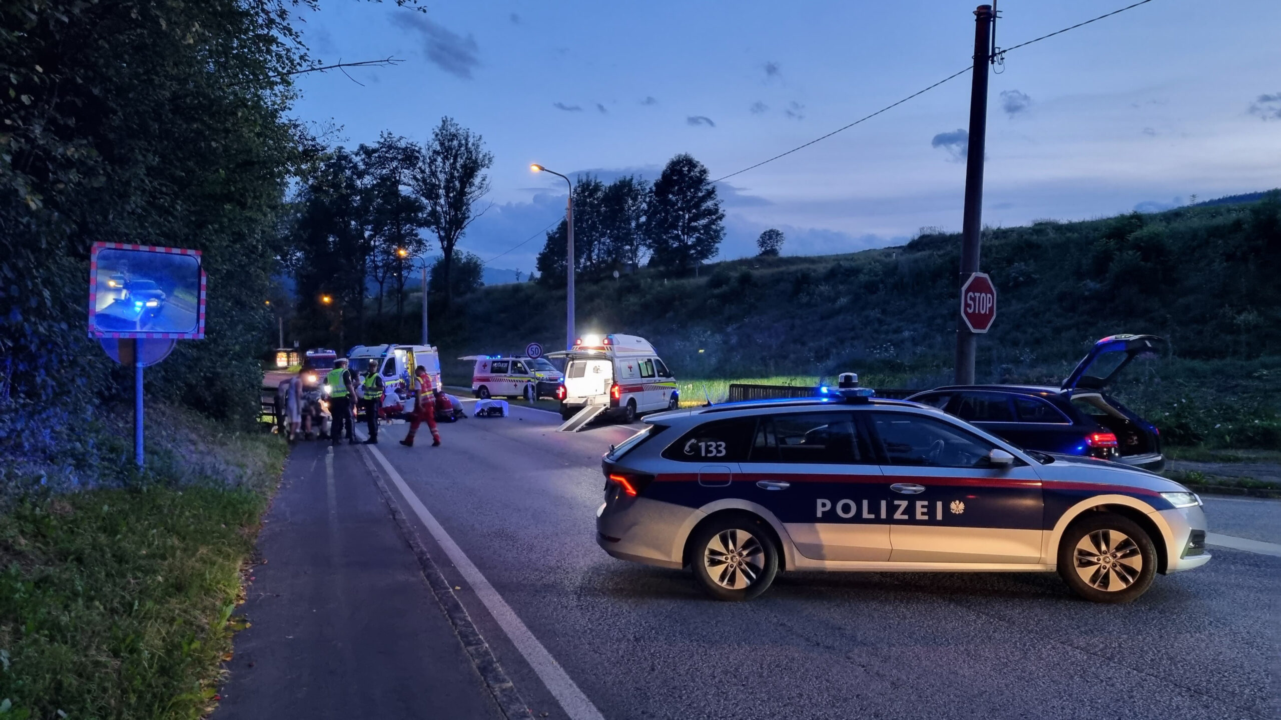 Verkehrsunfall mit mehreren Verletzten auf der Schirmitzbühelstraße fordert Kapfenberger Einsatzkräfte